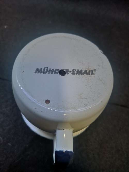VINTAGE MUNDER EMAIL MÜNDER-EMAIL ENAMEL FARMHOUSE DAIRY COW CUP, GERMANY