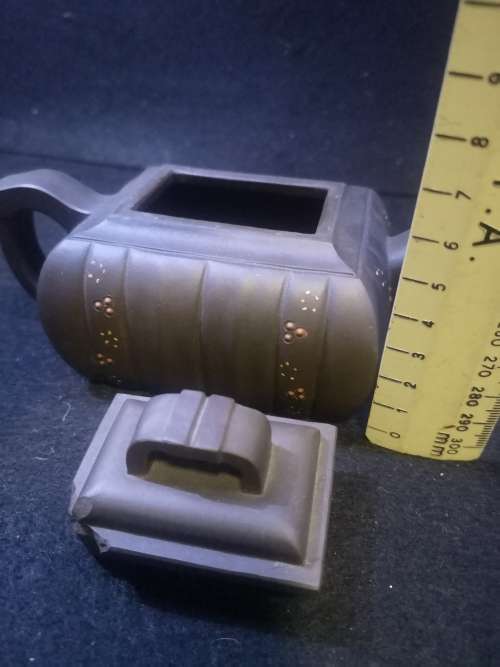 Beautiful small Chinese Yixing clay handmade tea pot - Damage to one corner on the lid
