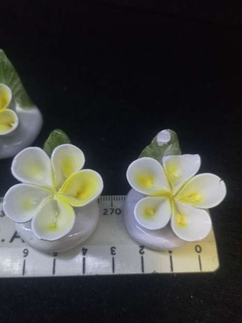 Vintage place setting flowers - note one has damage