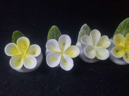 Vintage place setting flowers - note one has damage