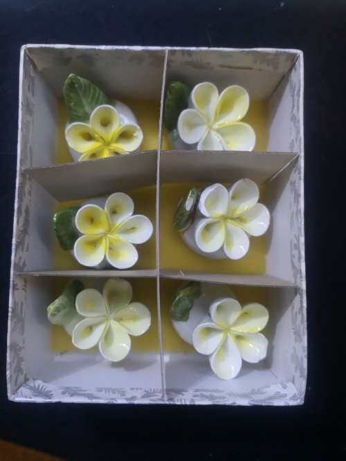 Vintage place setting flowers - note one has damage