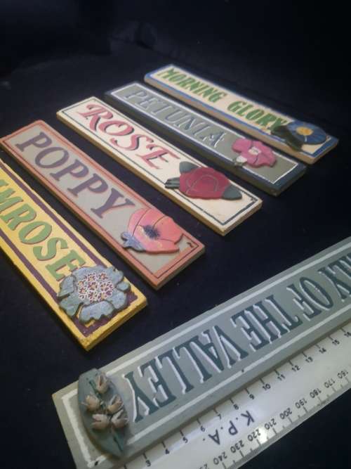 Flower plaques - wooden