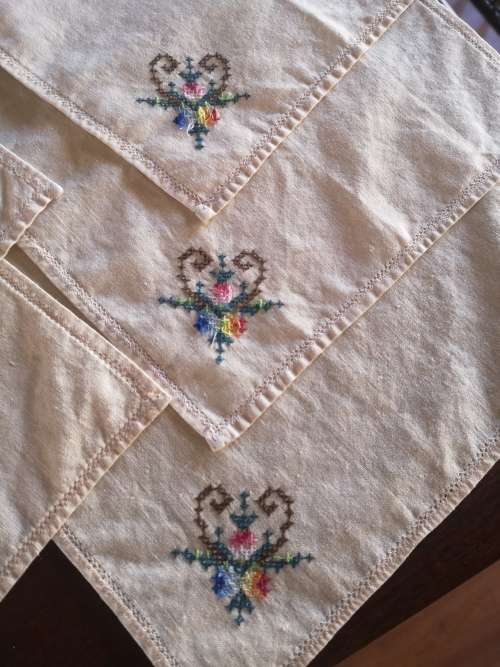 Vintage cross stitch serviettes 6