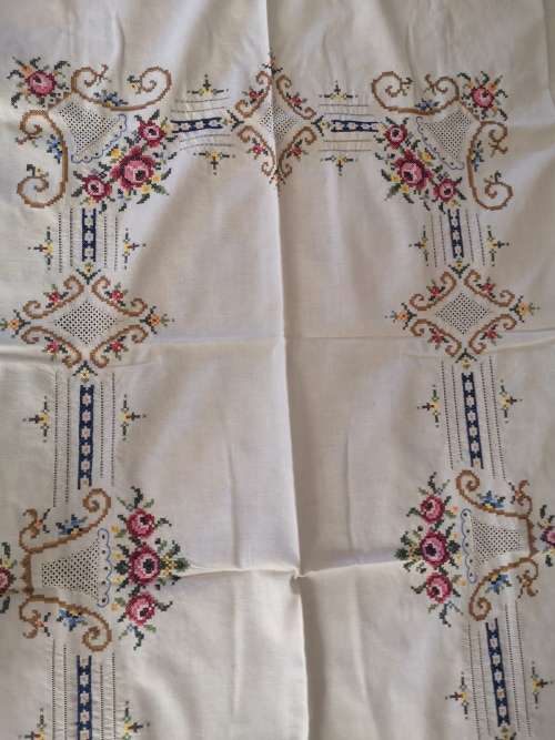 Exquisite cross stich table cloth