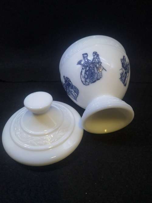 Milk glass pot with lid