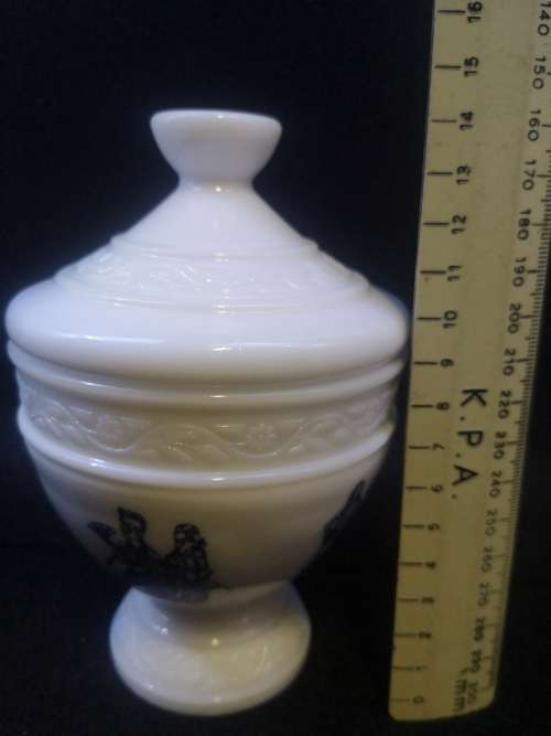 Milk glass pot with lid