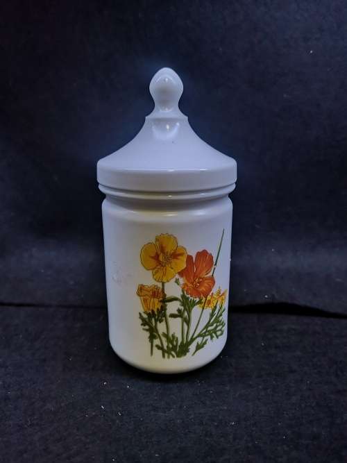 Milk glass container with lid