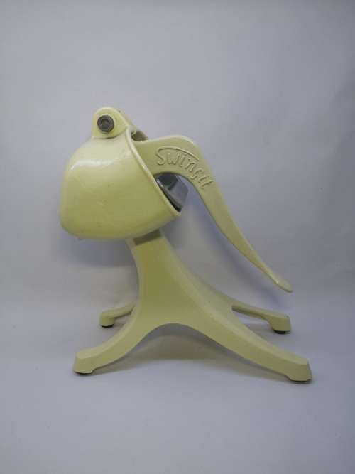 Retro Swingit juicer  cast alluminium - pastel yellow