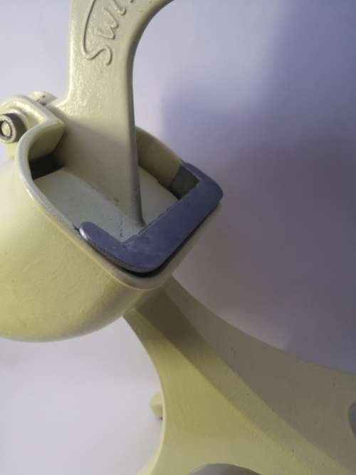 Retro Swingit juicer  cast alluminium - pastel yellow