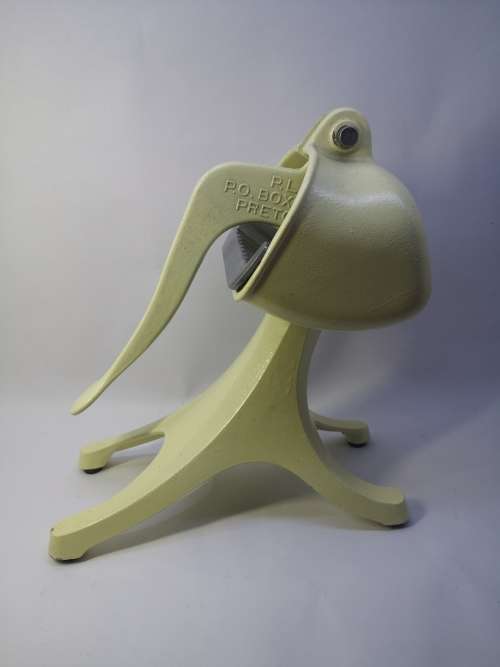 Retro Swingit juicer  cast alluminium - pastel yellow