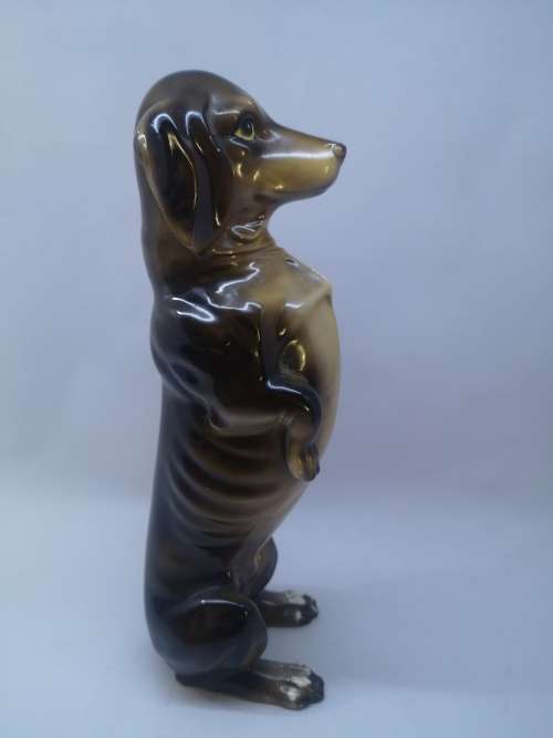 Vintage Dashund figurine made in Japan - Ries