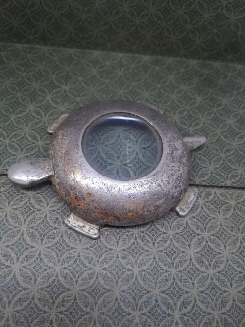 Tortoise magnifying glass - I dont know how strong the magnification is