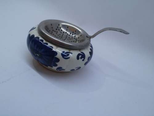 Vintage tea strainer - Delft