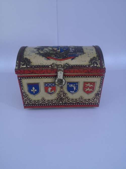 Darling hinged tin