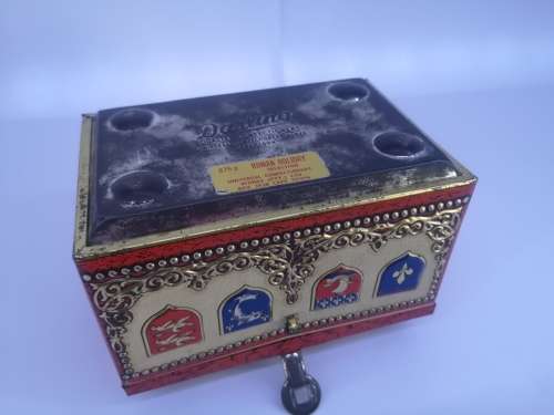 Darling hinged tin