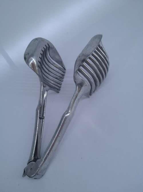 Vintage egg holder for cutting egg - made in Taiwan