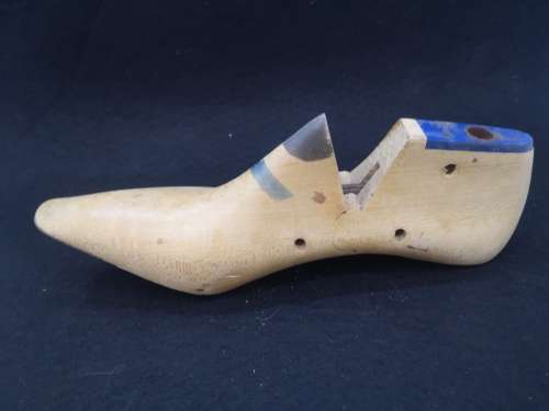 Wooden shoemakers' shoe last / form Cobbler