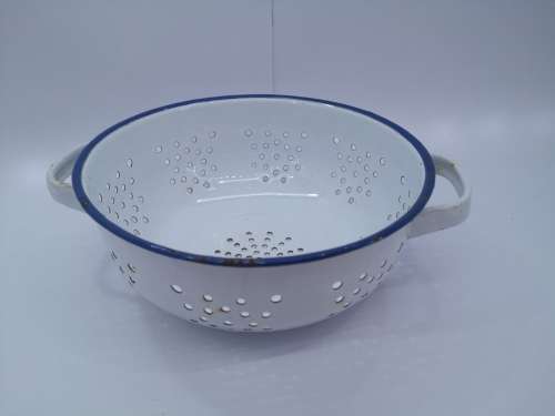 Enameled colander blue and white