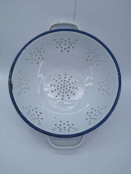 Enameled colander blue and white