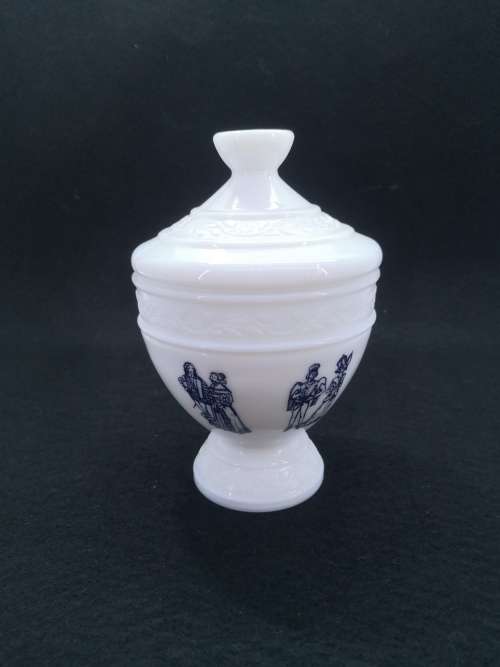Milk glass container with lid