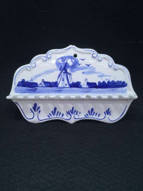 Blue and white porcelain spoon holder