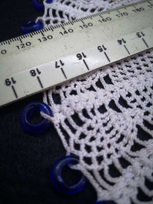 VINTAGE HAND CROCHET DOILIE