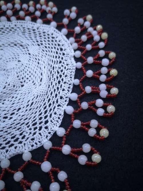 VINTAGE HAND CROCHET DOILIE