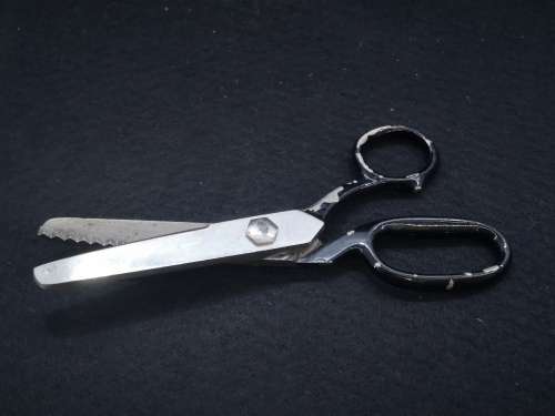 Antique Scissors Kabeso zig zag