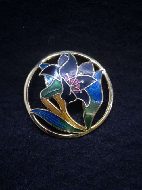 vintage enameld brooch