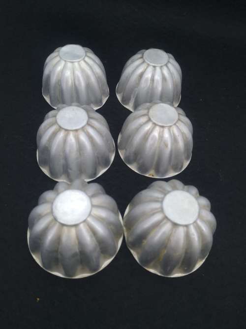 Set of small molds