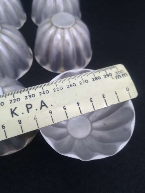 Set of small molds
