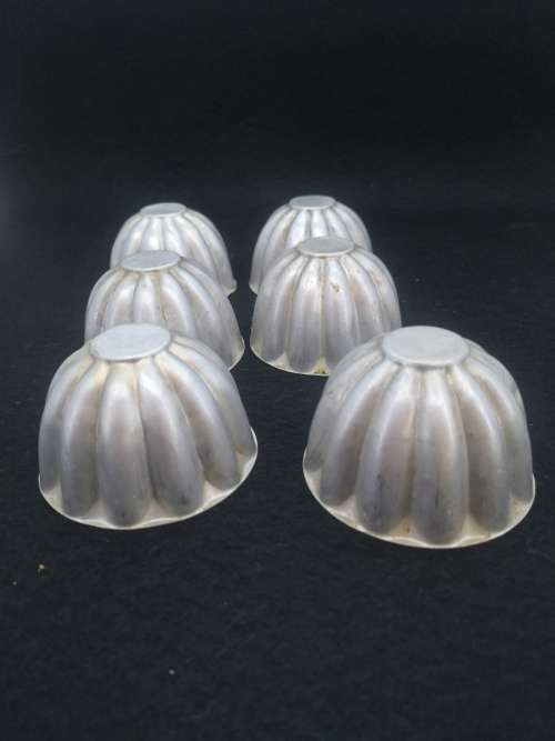 Set of small molds