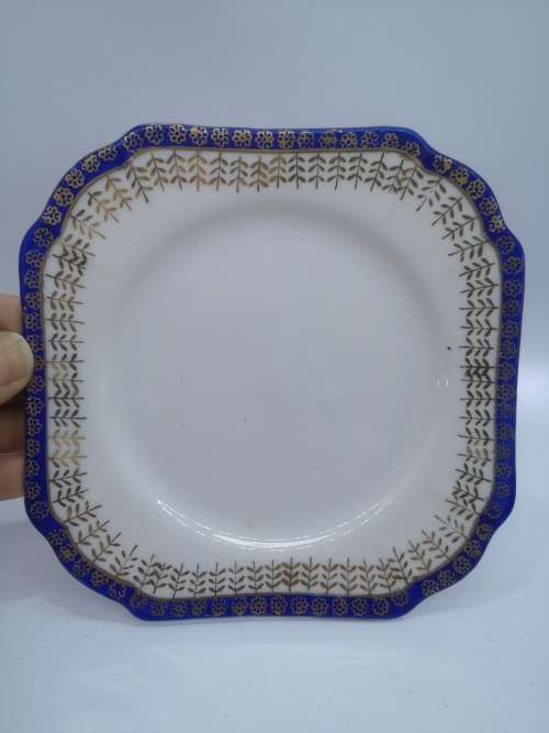 Unmarked square plates x5