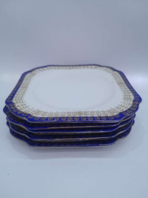 Unmarked square plates x5