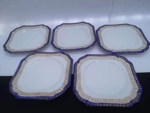 Unmarked square plates x5