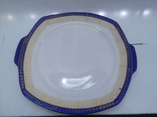 Unmarked cake plate
