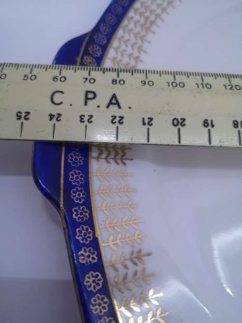 Unmarked cake plate