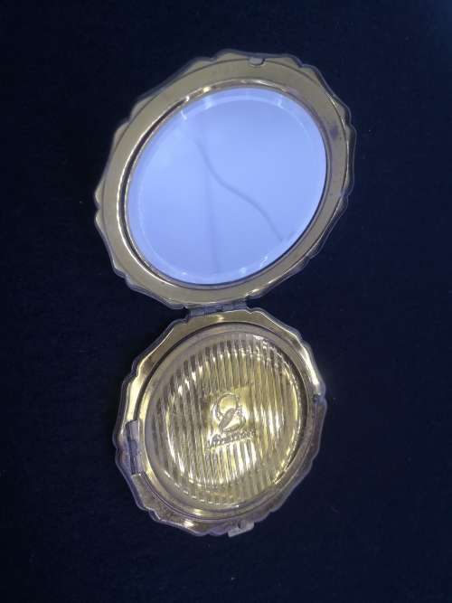 Stratton powder compact
