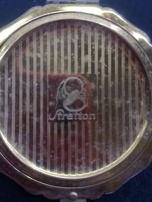 Stratton powder compact