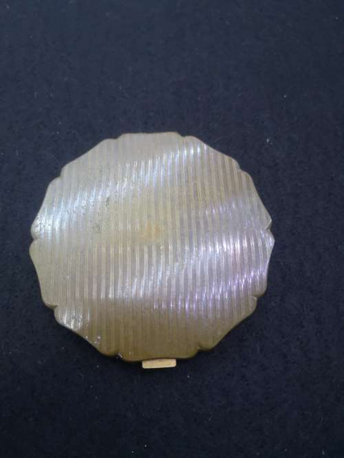 Stratton powder compact