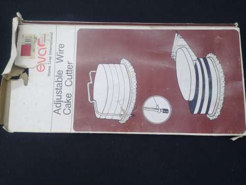 Cake cutter - adjustable wire