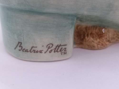 BEATRIX POTTER FIGURINE CLASSICS A2440 OLD WOMAN WHO LIVED IN A SHOE