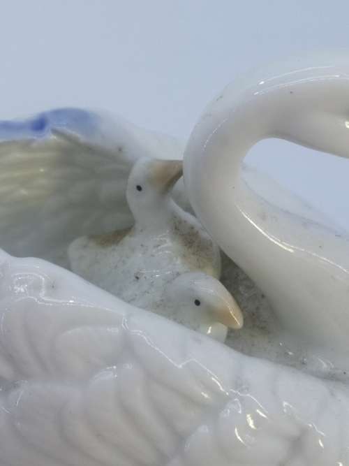 Heritage Porcelain Swan Figurine: Swan Song