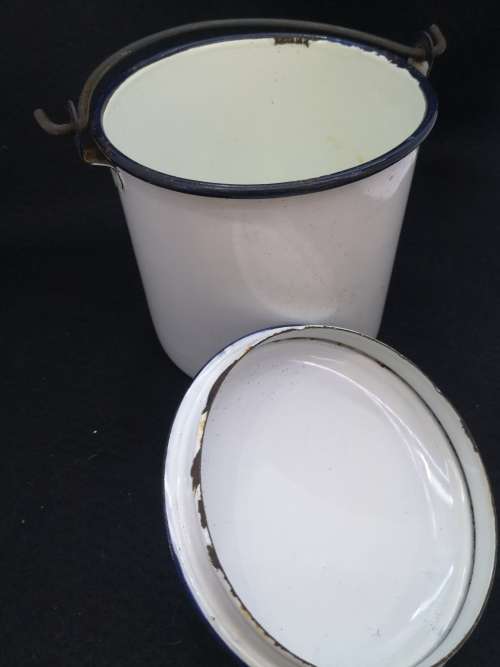 Vintage white enamel bucket with lid  `vet emmertjie`
