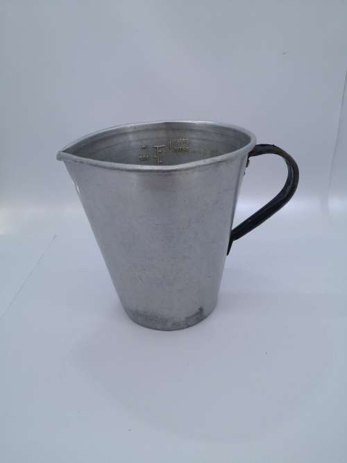 Vintage 1 liter aluminium jug - rusted handle
