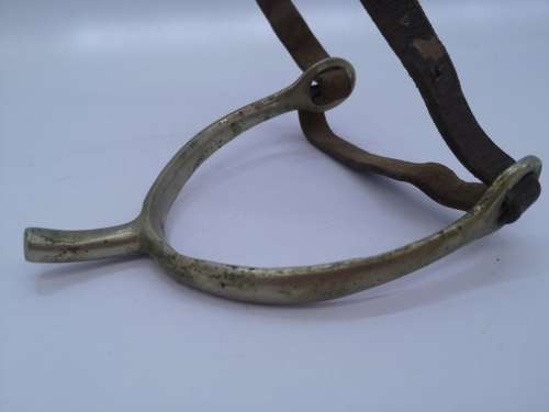 Stirrup/Spur with leather fastener