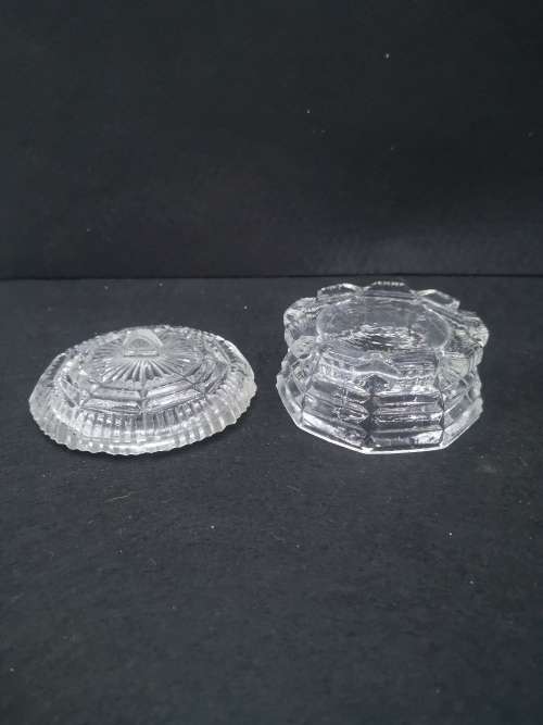 Vintage glass trinket - pretty!