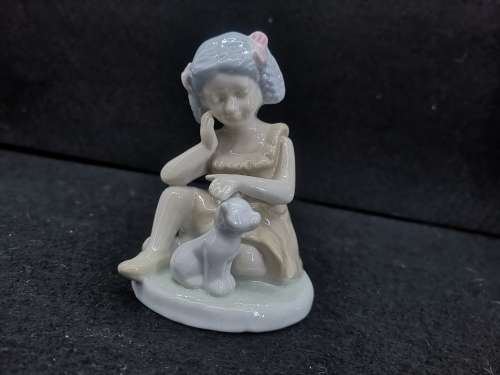 Heritage porcelain Girl & kitten figurine