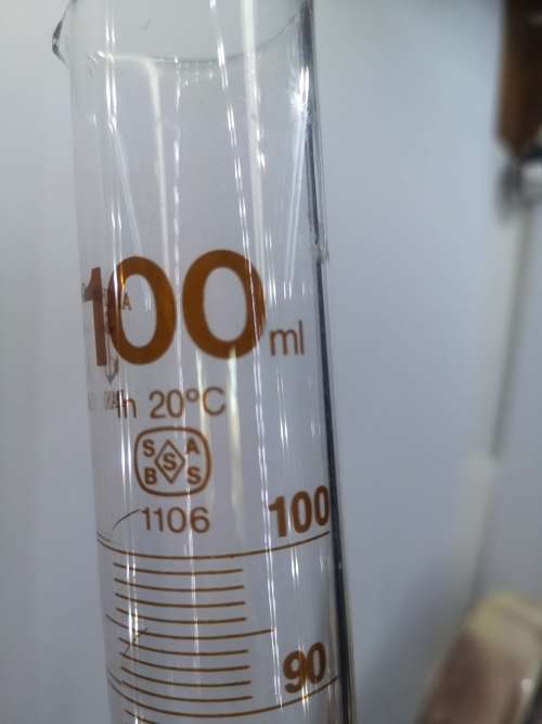 Anchor rand 100ml laboratorium tube -  note chip on the rim