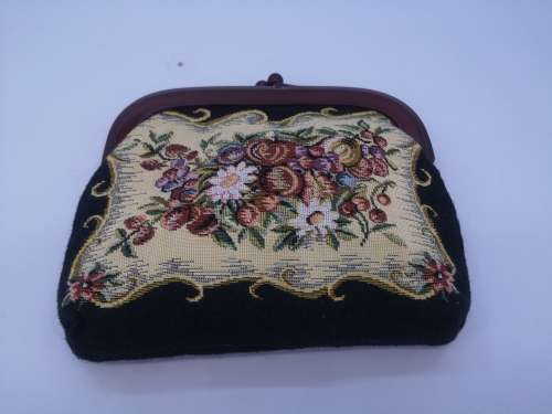 Elweco petit point bag
